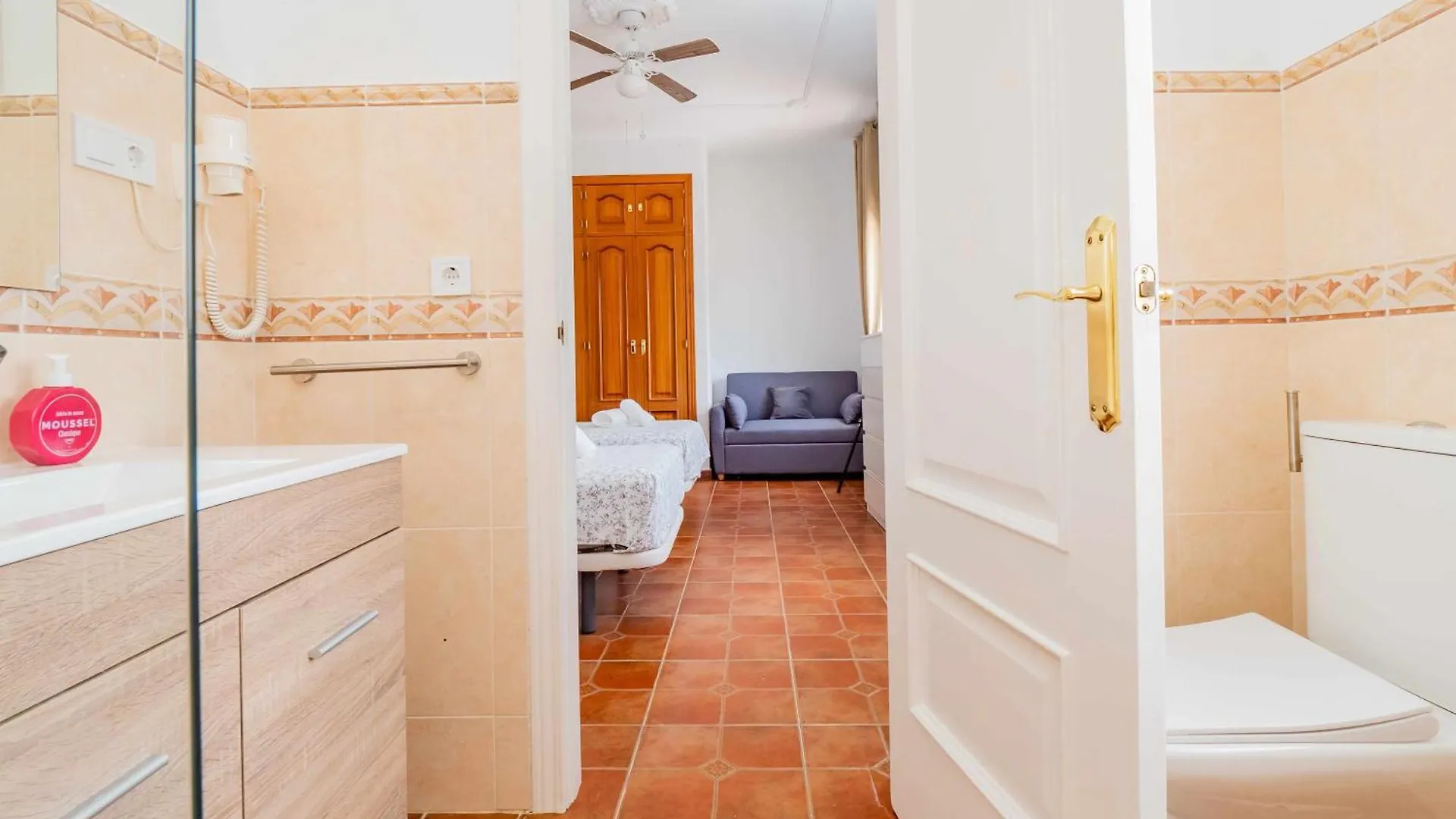 Villa Blanca Malaga - Private Villa - Heated Pool 0*, Alhaurín de la Torre